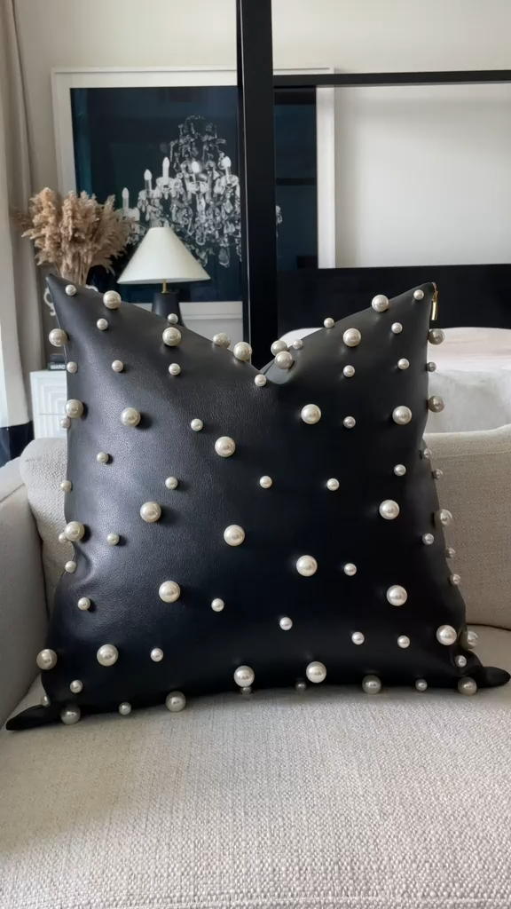 Black Pearl | Pearl Pillow